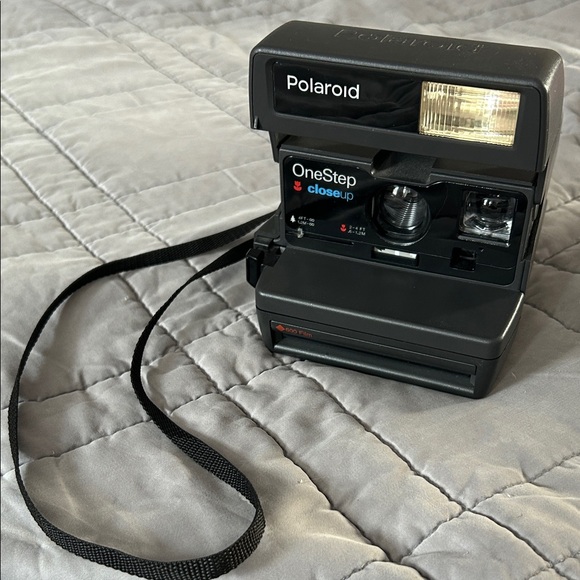 Polaroid Other - Polaroid OneStep Closeup Instant Camera - Charcoal Gray